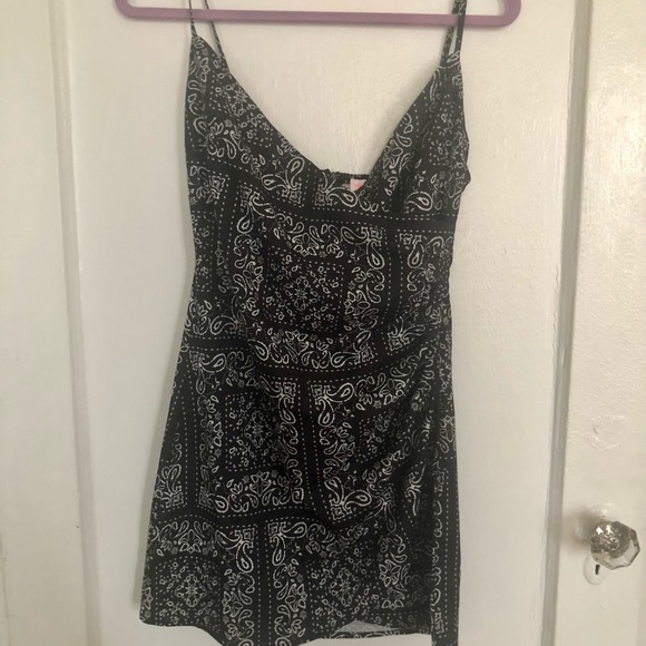 re:named
Bandana Mini Dress - Picture 4 of 6